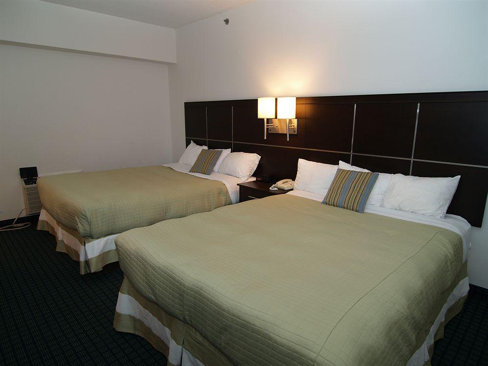 Niagara Plaza Hotel By Fairbridge Exterior photo