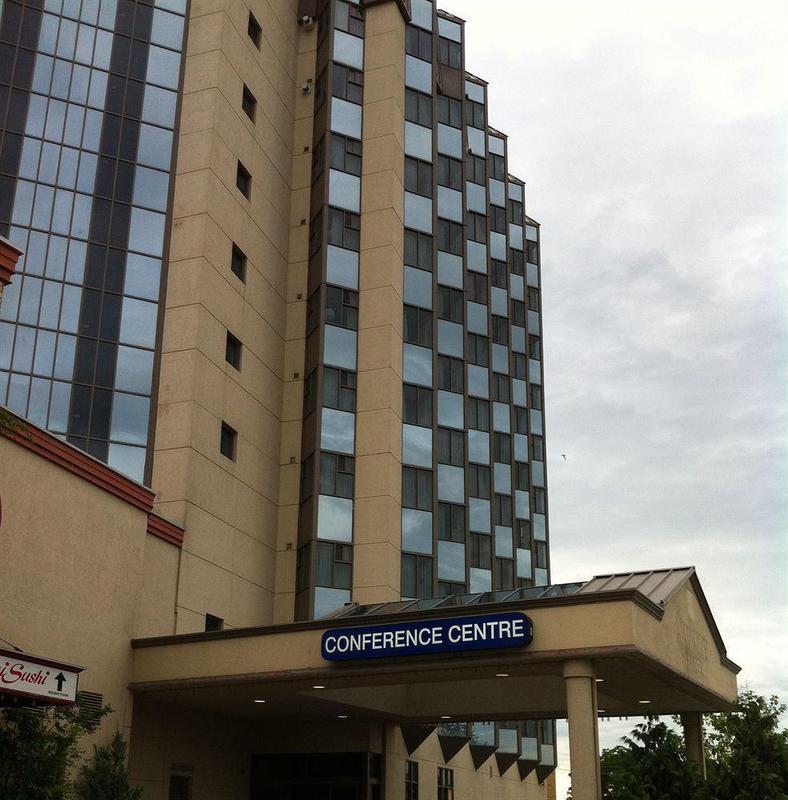 Niagara Plaza Hotel By Fairbridge Exterior photo